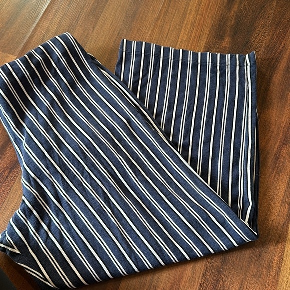 Hollister Peekaboo Striped Jumpsuit Navy/White Cut Out Wide Leg Crop Size Small - Picture 14 of 14